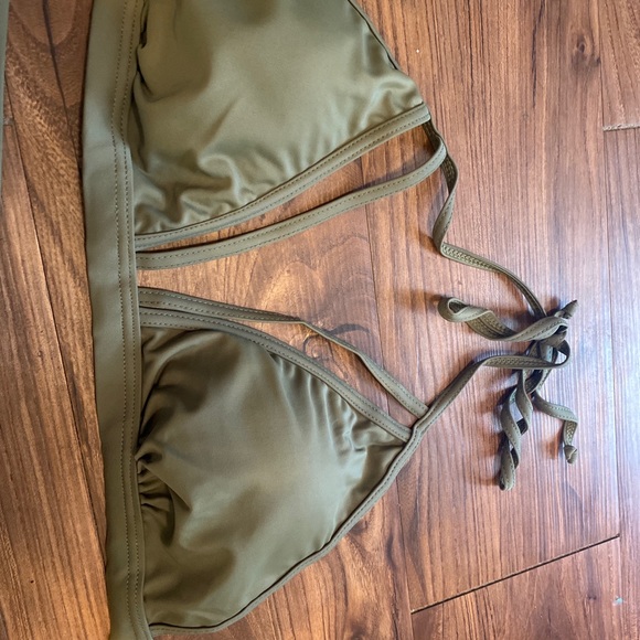Charlotte Russe Swimsuit Size M - Picture 2 of 3